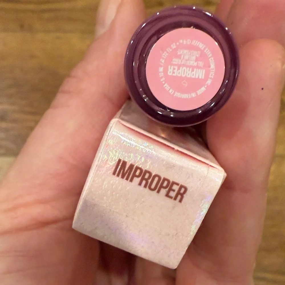 Jeffree Star Supreme Gloss - Improper Mauve Pink